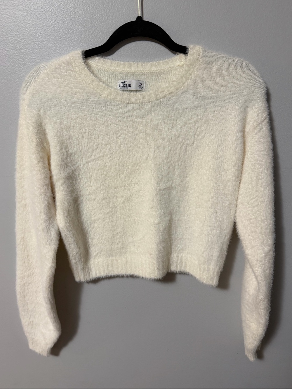Hollister Cream Fuzzy Eyelash Knit Cropped Sweater XS Soft Cozy Ivory